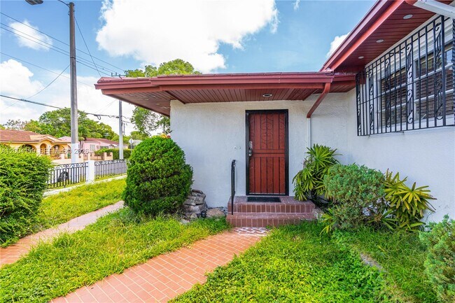 Building Photo - 1841 SW 29th Ave