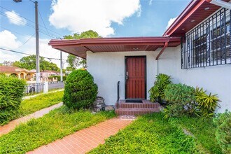 Building Photo - 1841 SW 29th Ave