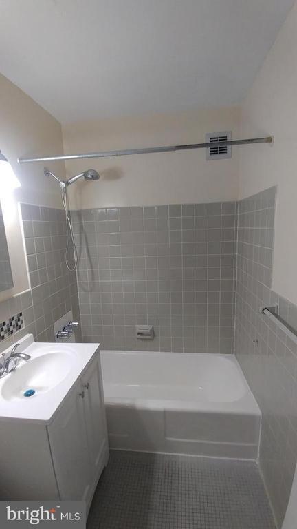 Building Photo - 1111 Arlington Blvd