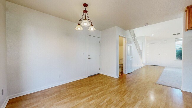 Building Photo - Beautiful 3 Bedroom 2.5 Bath Single Family...