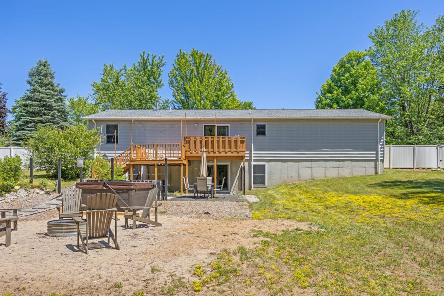 Building Photo - 1628 Green Lawn Dr