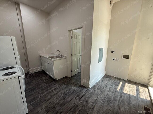 Building Photo - 314 Selma Rd