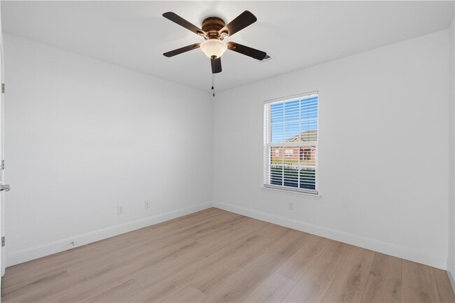 Building Photo - 551 Dogwood St