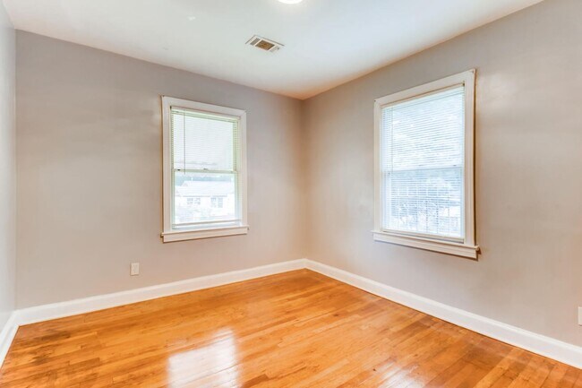 Building Photo - 3 Bedroom Brick Ranch on Basement/5 Min Drive to Downtown Atlanta