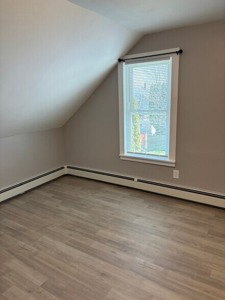 Building Photo - 82 Lyon Ave