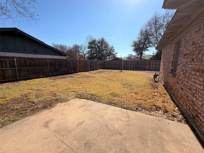 Building Photo - 1416 Norwood Dr