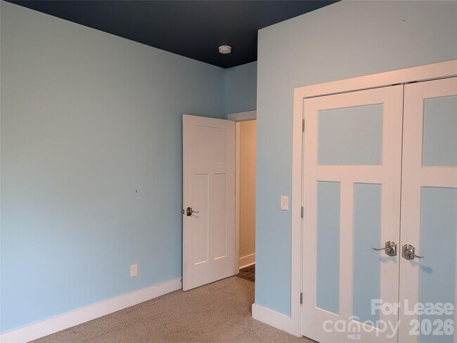 Building Photo - 113 Mainview Dr