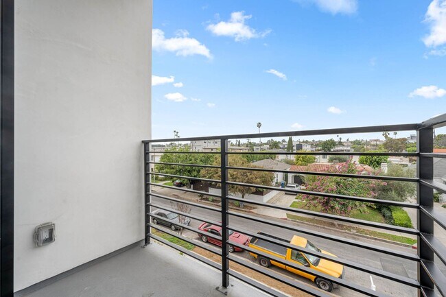 Building Photo - 1920 S Sherbourne Dr