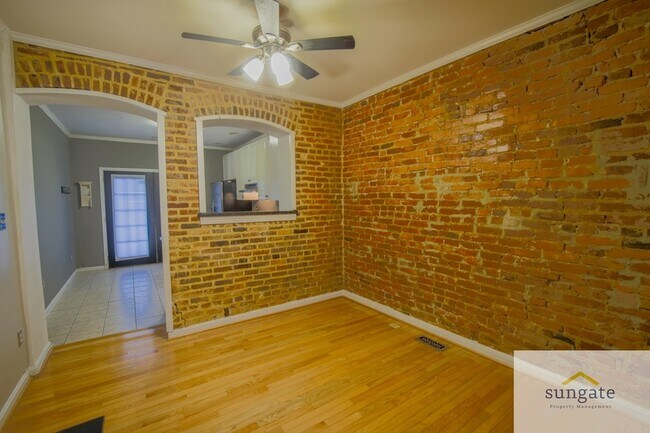 Building Photo - 615 S Glover St