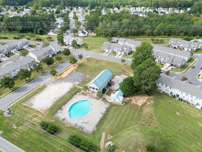 Building Photo - 558 Calen Ln