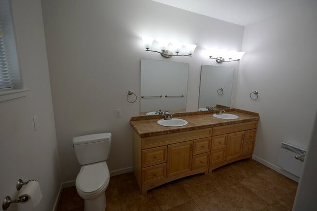 Building Photo - Modern & comfortable home in a country setting on 1 acre in Sequim