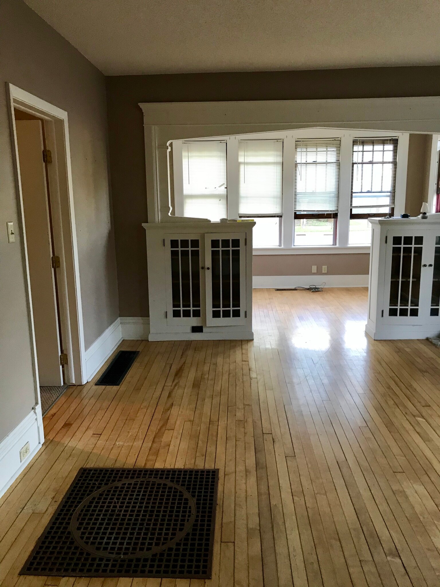 Building Photo - 1100 Center St.