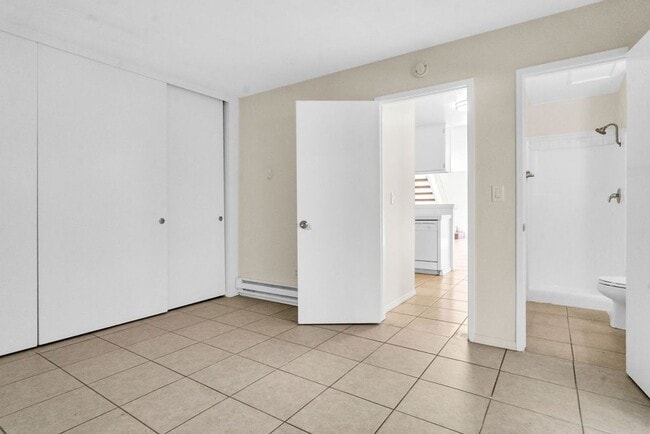 Building Photo - Spacious four bedroom in Prime UTC/UCSD Lo...