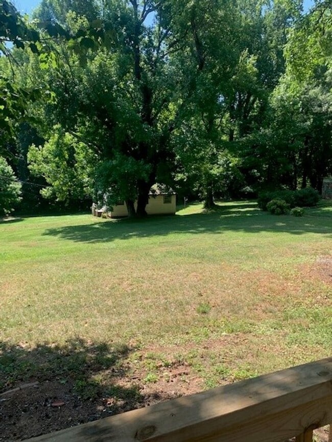 Building Photo - Updated 2 Bed 2 Bath In Peaceful Brown Summit