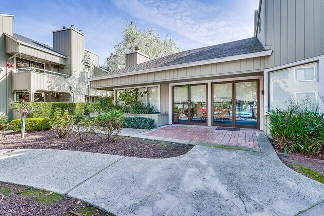 Building Photo - 2/2 Downstairs Condo in a Great Location Nestled Behind EBAY in The Hamilton Corners Community