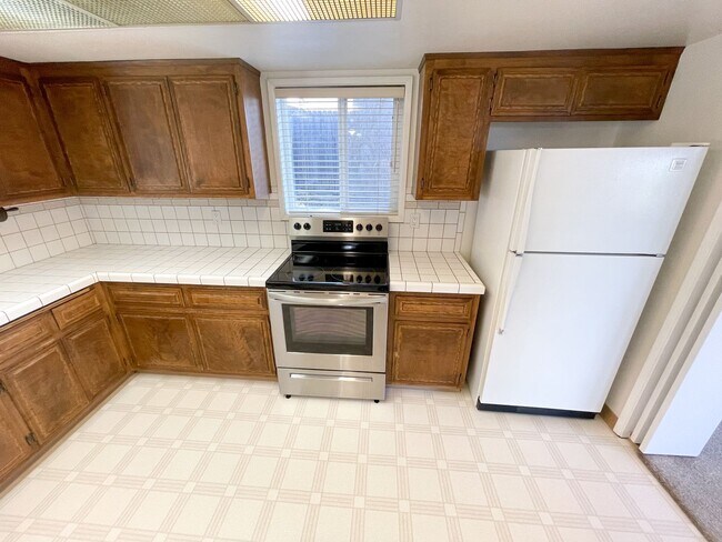 Building Photo - 3 Bedroom, 2 bath Spacious home in Moyina ...