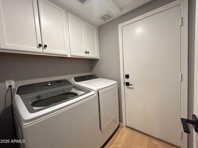 Building Photo - 6250 W Blackhawk Dr
