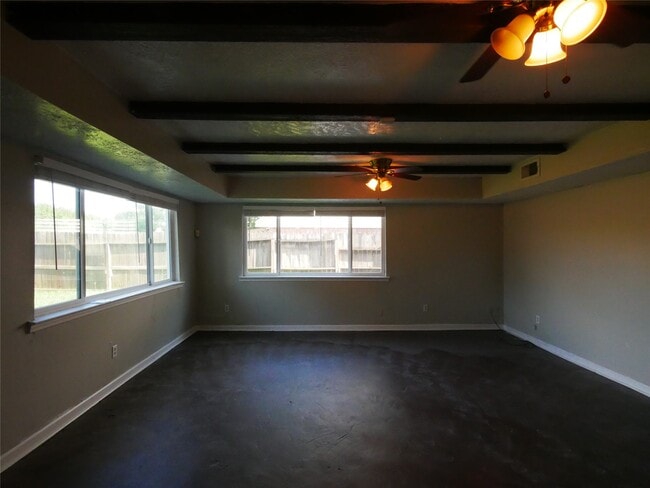 Building Photo - 16327 Quail Echo Dr