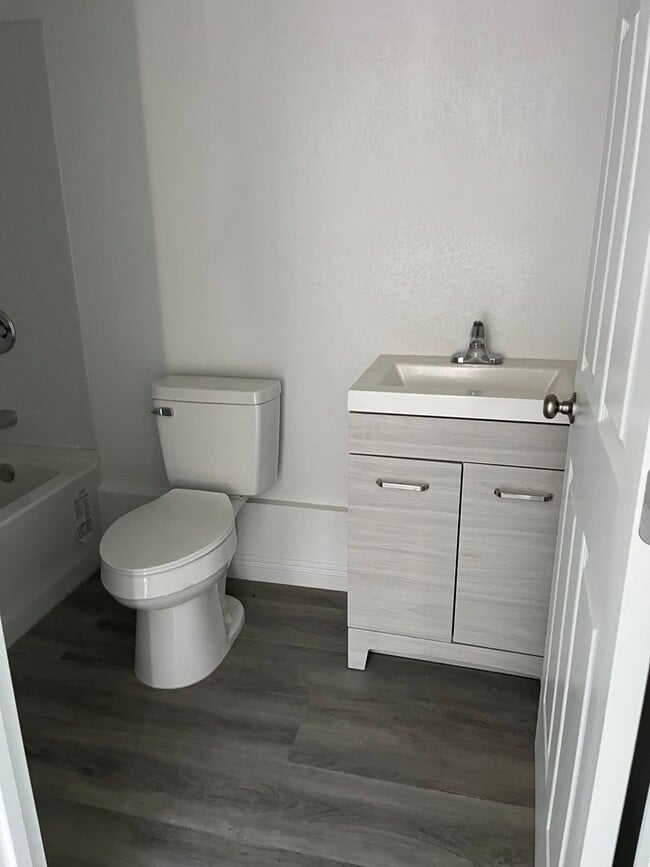 Building Photo - Cute 1 Bedroom Unit in Nice Neighborhood!