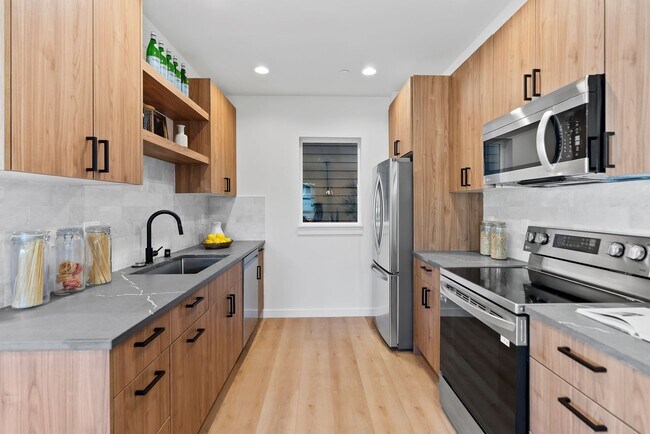Building Photo - Modern Elegance in the Heart of Wallingford
