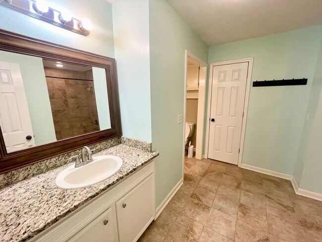 Building Photo - 503 Brookstone Dr