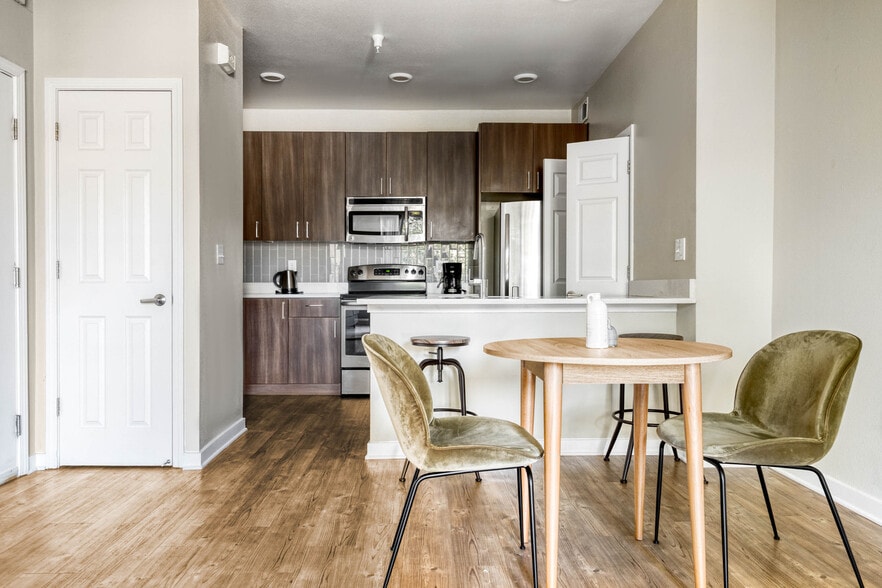 Building Photo - 121 Roble Rd