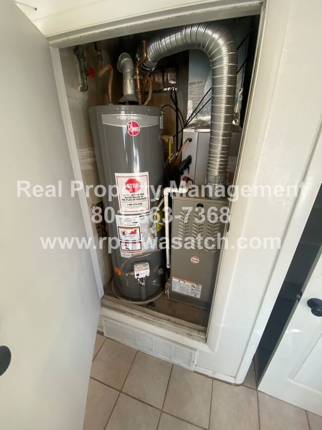 Building Photo - Cozy 1 bedroom loft townhome in Kearns