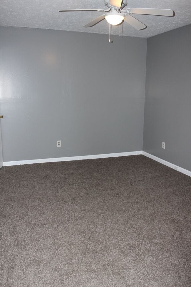 Building Photo - Lake Rim area