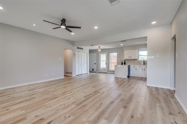 Building Photo - 900 Hillside Ln