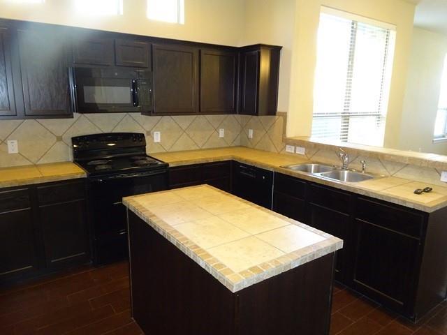 Building Photo - 160 Creekside Villa Dr