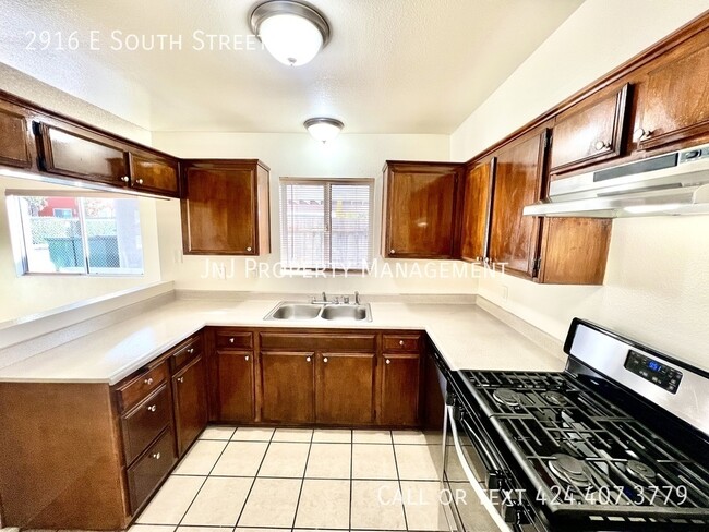 Primary Photo - 2 Bed 1 Bath Apartment For Rent in Long Beach