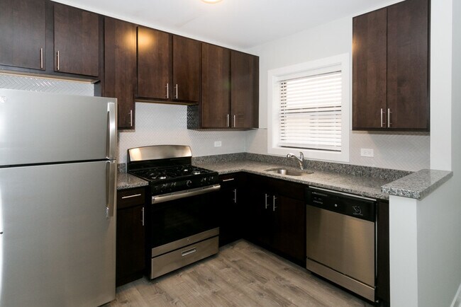 Building Photo - 705 W Brompton Ave