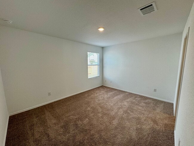 Building Photo - Modern 4-Bedroom Home with Community Pool ...
