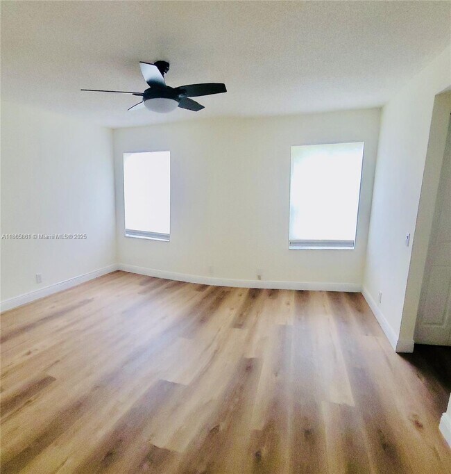 Building Photo - 4272 Pine Ridge Ct