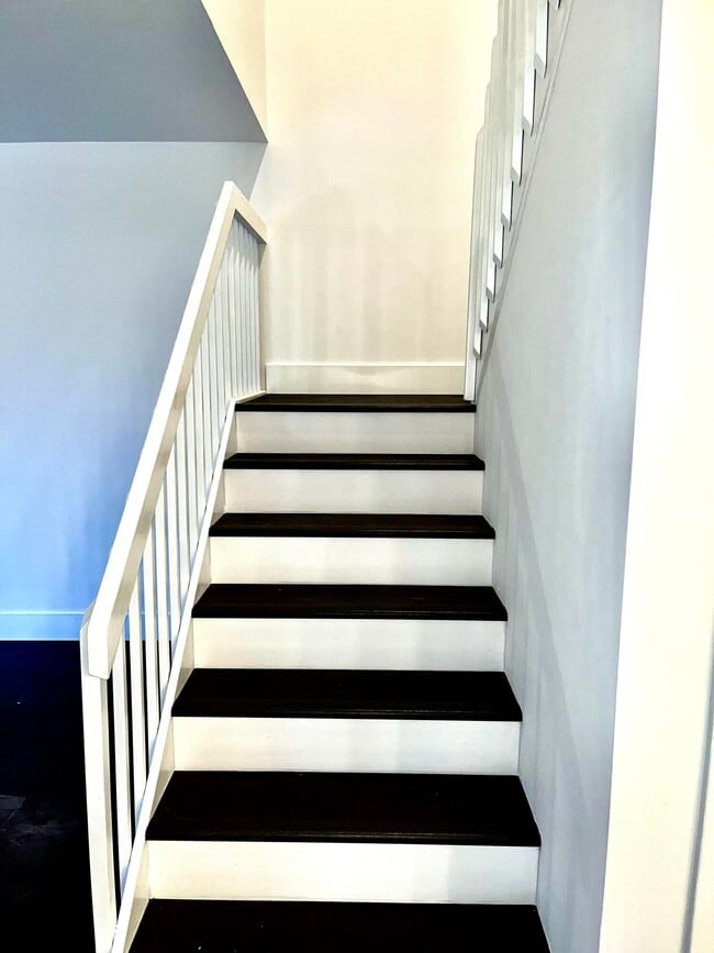 Building Photo - 904 9th Way