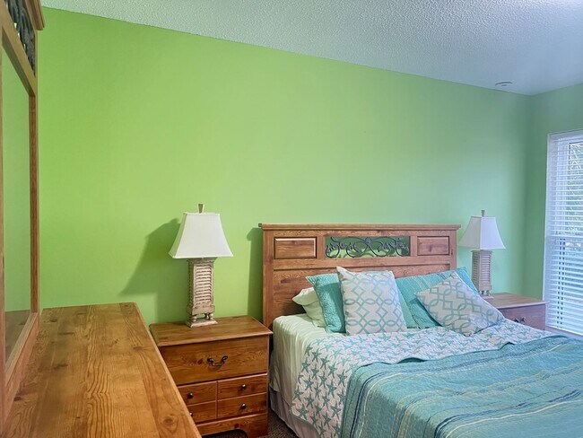 Building Photo - Furnished NMB Three-Bedroom Townhome is less than one mile from the Beach! Available Now!