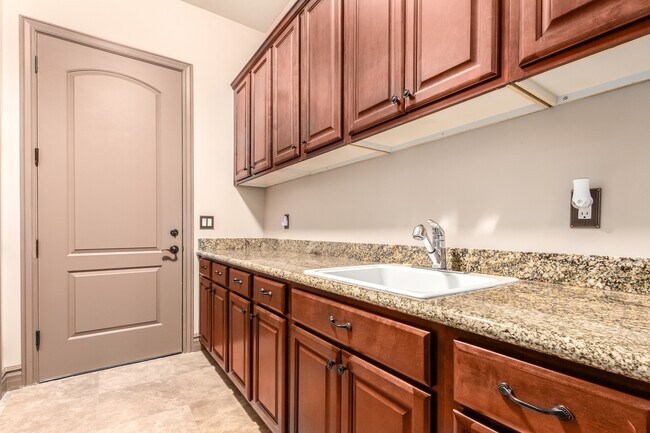 Stunning 3 bedroom, 2.5 bathroom home for lease in beautiful Rio Verde! - 26446 N Avenida del Ray