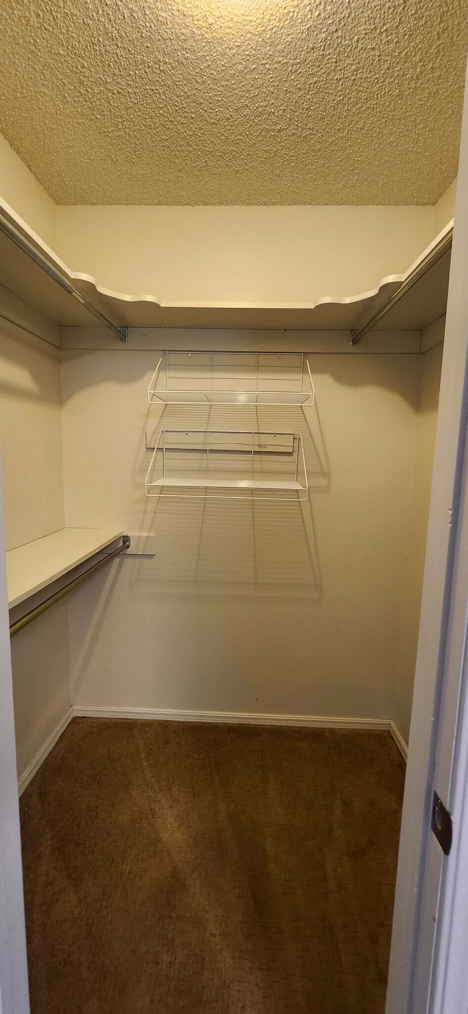 Building Photo - 3517 N Glenoaks Dr