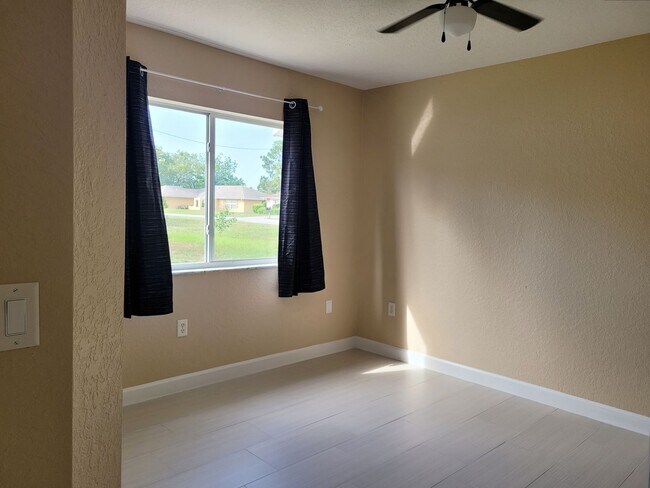 Building Photo - 3/2/2 Rental Home located centrally in Spring Hill FL 34609