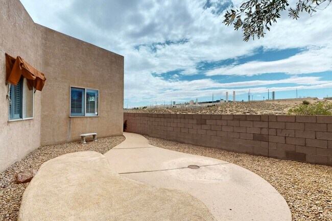 Building Photo - SE Rio Rancho 3 Bedroom  2 bath  2 car garage