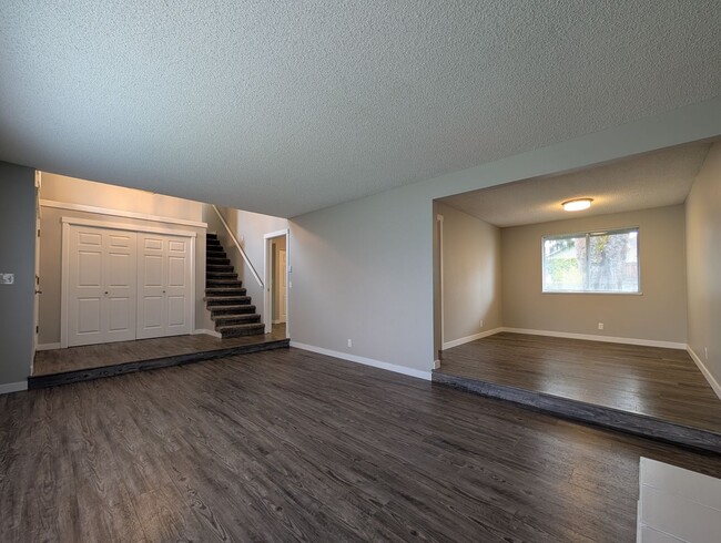 Building Photo - Beautiful Updated 3-Bed, 2-Bath Home In Thurston Area!