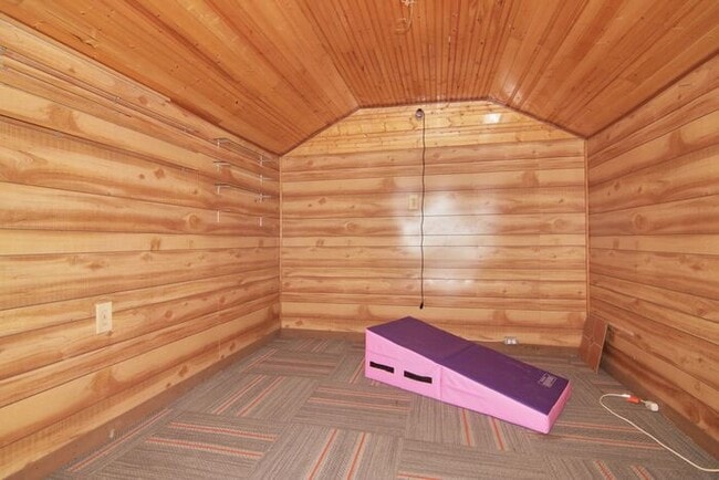 Building Photo - Sweet 3 Bedroom Home Close to Speedway