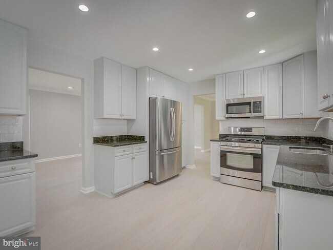 Building Photo - 6812 Landor Ln