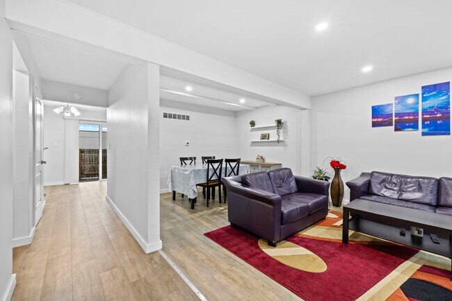 Building Photo - 422 Gainsborough Ct