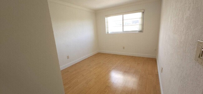 Building Photo - 650 Coral Wy