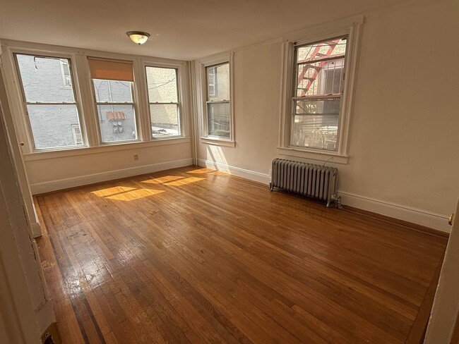 Building Photo - 515 67th St