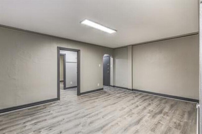 Building Photo - 807 Clara Ave