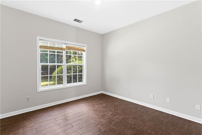 Building Photo - 965 Dogwood Park Dr