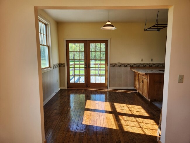 Building Photo - 109 N Hollow Rd