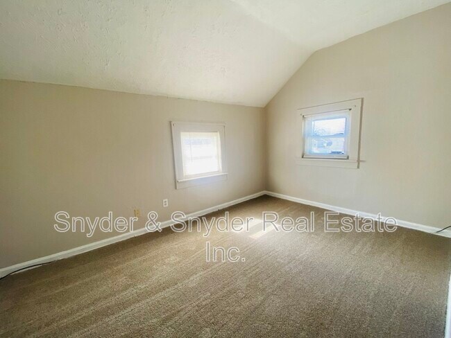 Building Photo - 748 Merton Ave